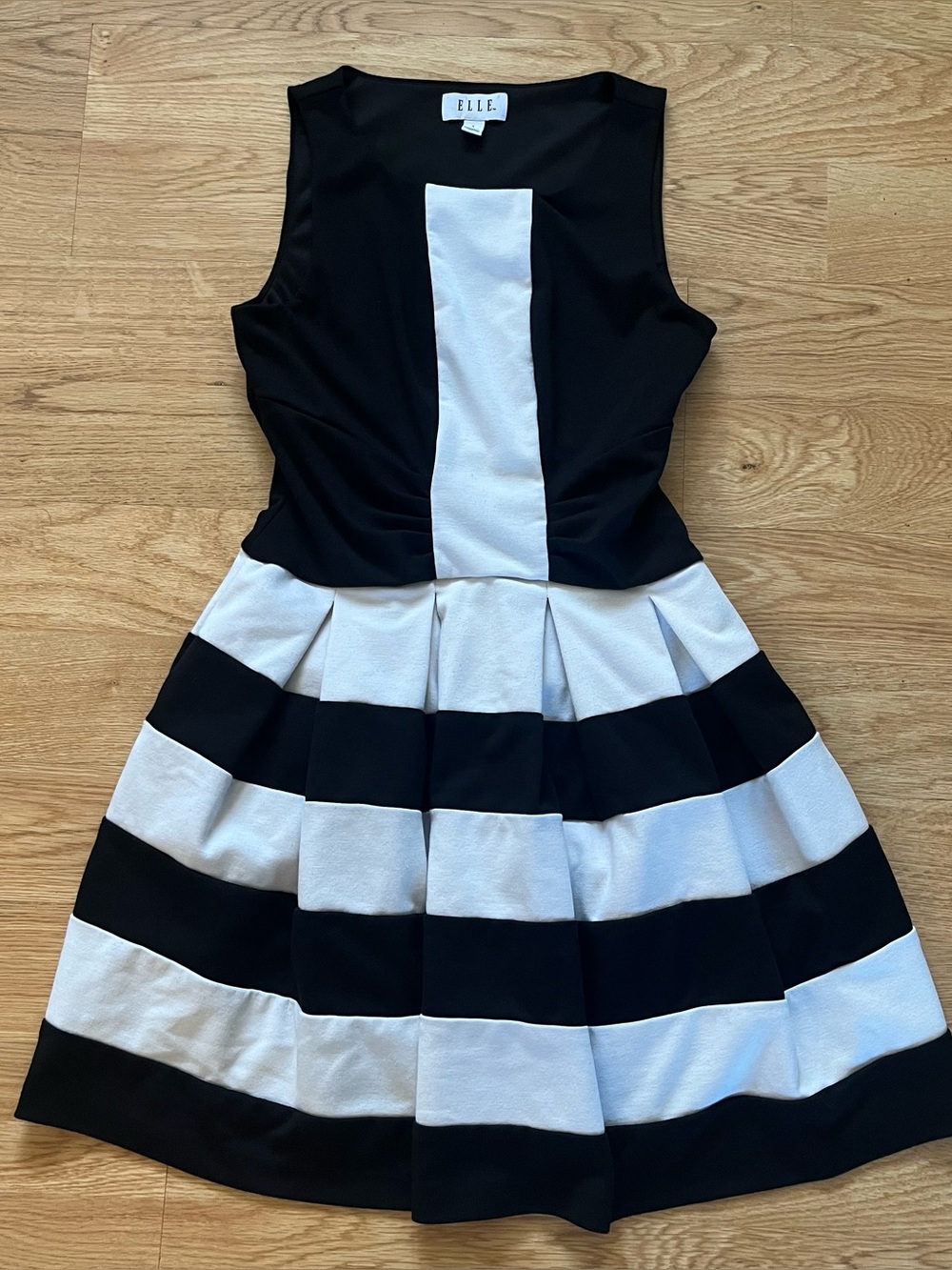 Elle Fit And Flare Dress Size 4 Black White Stripe Sleeveless Cocktail Party